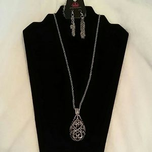 Paparazzi necklace and earrings